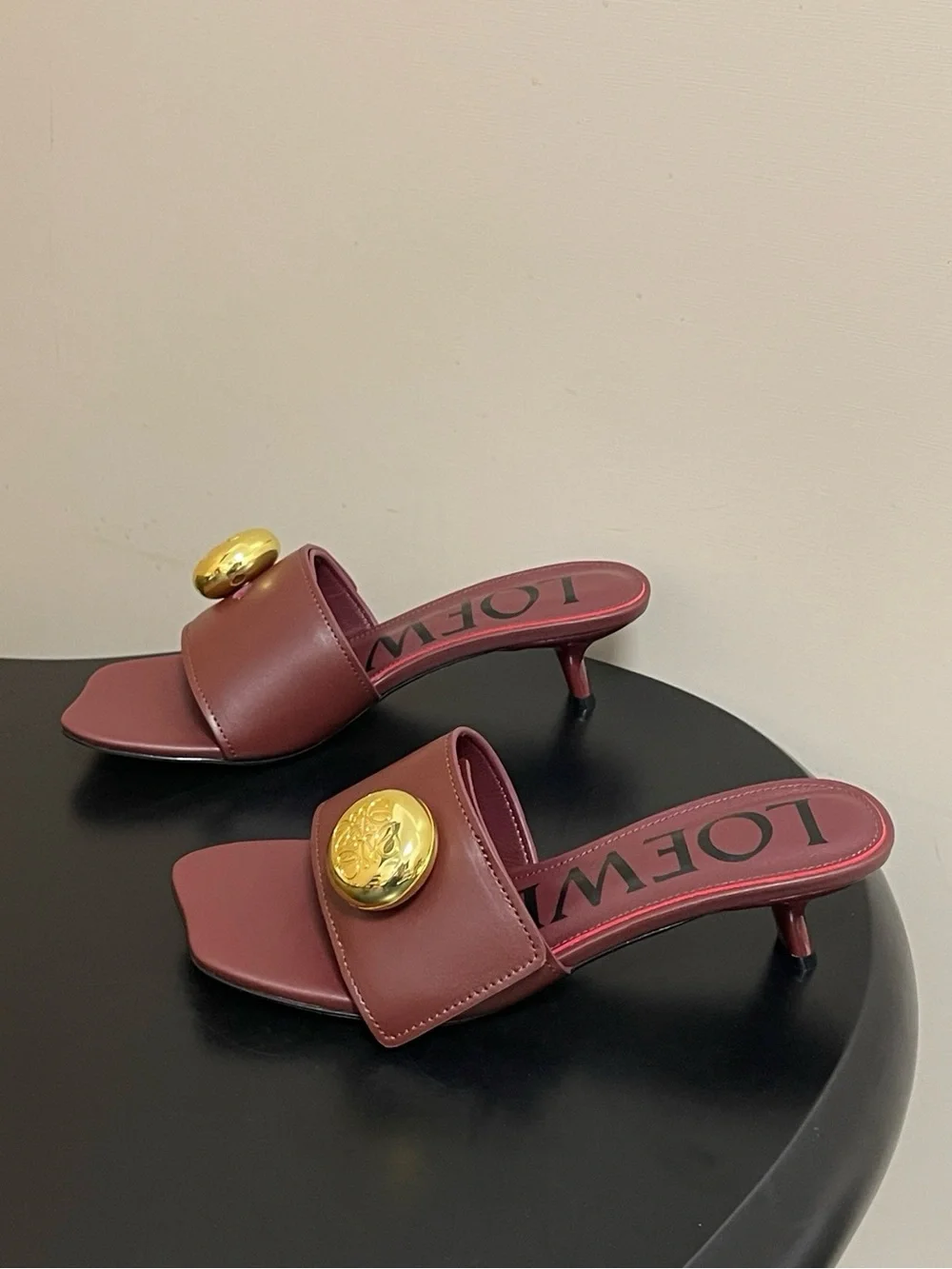 LOEWE Pebble Burgundy Leather Kitten Heel Mules Sandals Gold Anagram Hardware - Picture 3 of 8